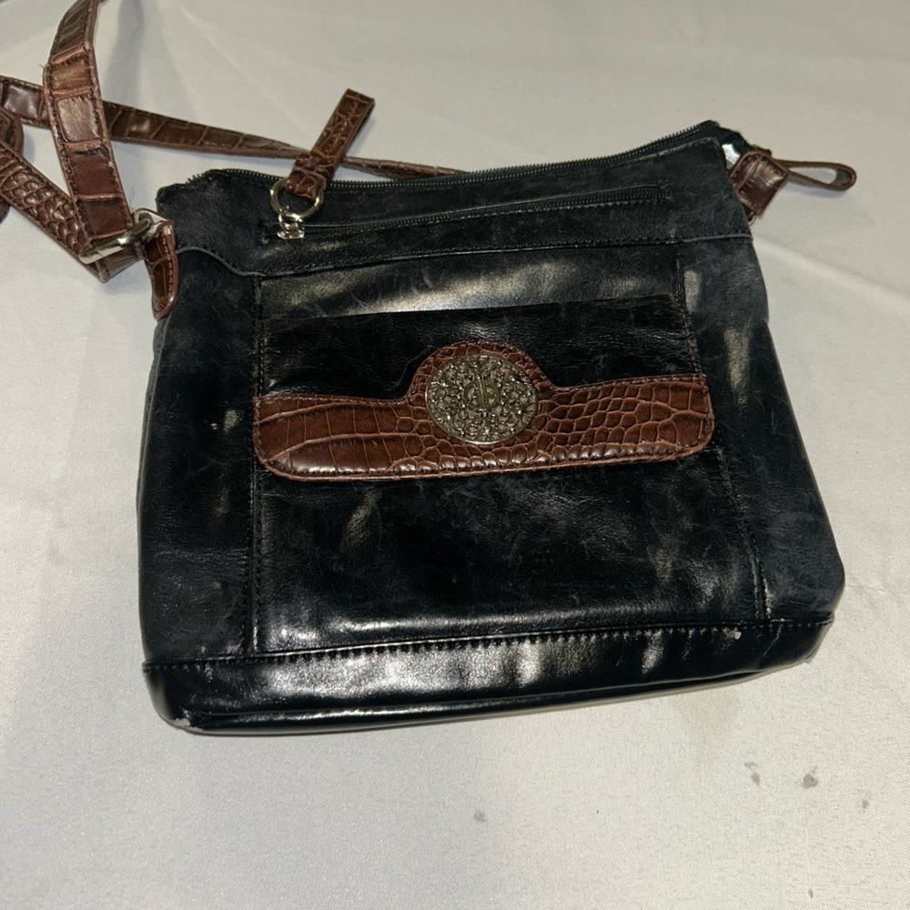 Giani Bernini Black andBrownLeather Crossbody Messenger withDecorative Medallion
